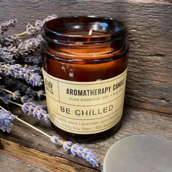 be-chilled-sojina-sveca-sivka-koromac-1 Sojina sveča Be Chilled s sivko in koromačem 200 g
